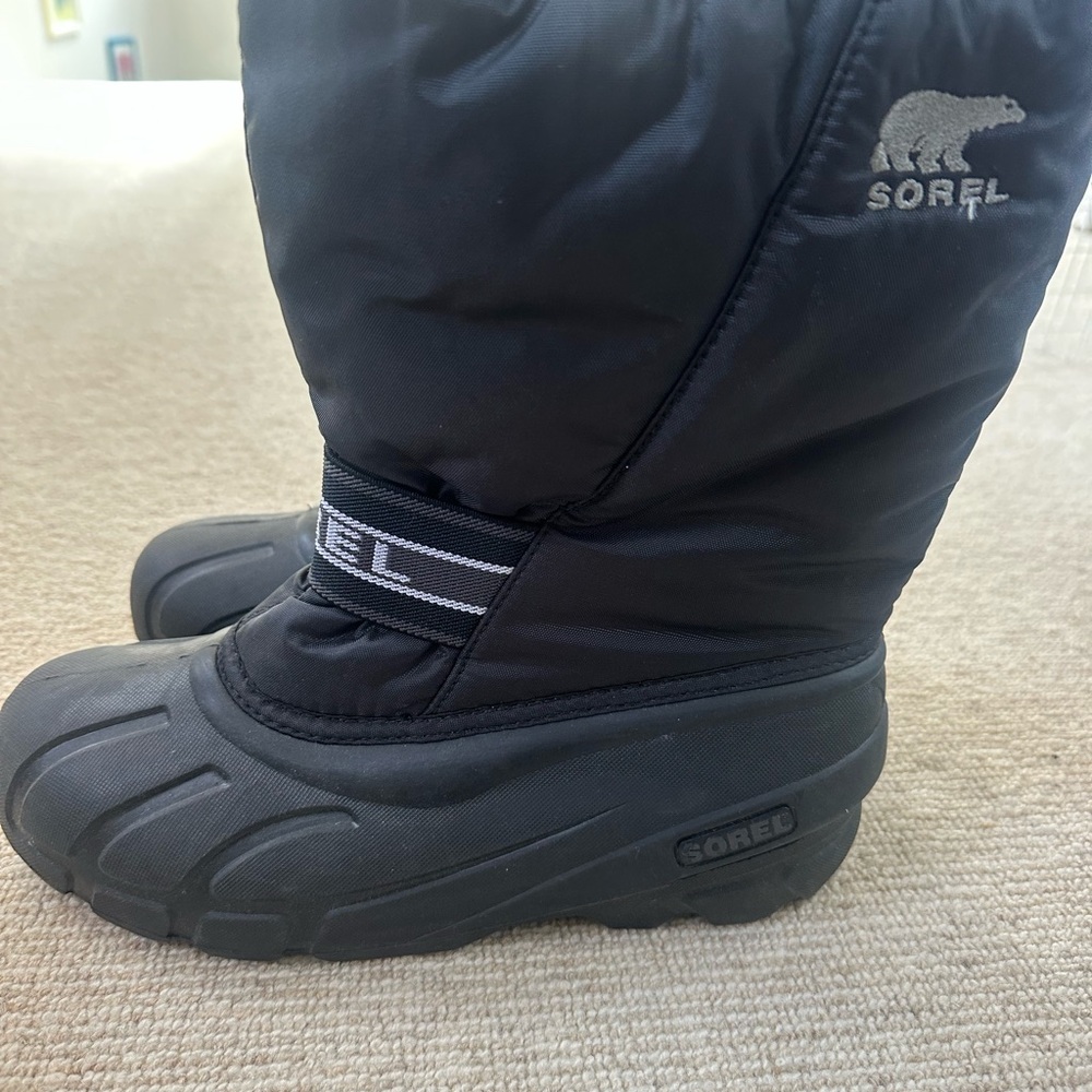 Black Sorel snow boots